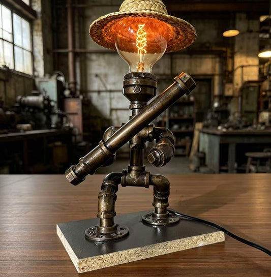 "Guerrero" Edición Sombrero de Paja - Estatua de robot de tubería industrial vintage, escultura steampunk hecha a mano para decoración de bar y cafetería